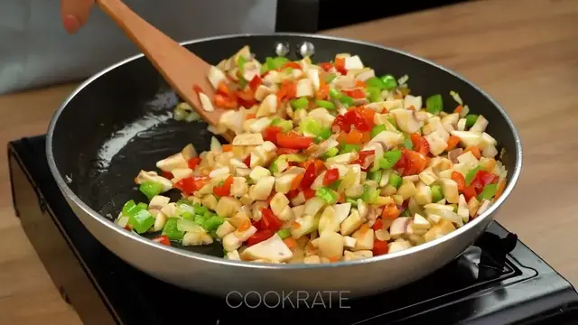 Овощная запеканка с цветной капустой и чеддером