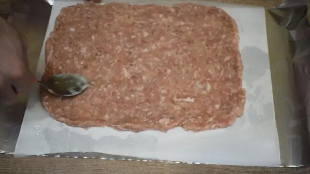 Мясной рулет на новогодний стол