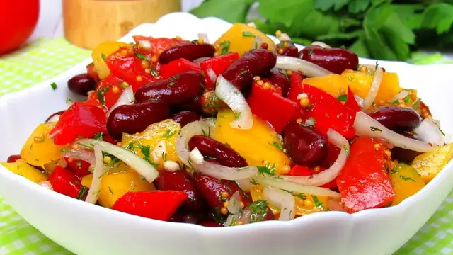 Салат с фасолью