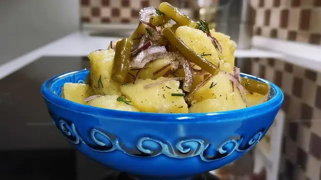 Салат с картошкой и черемшой 