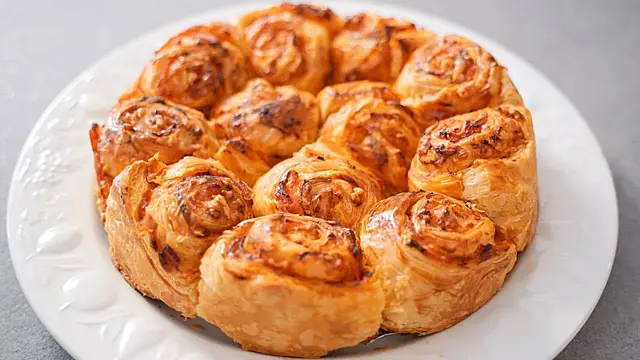 Очень вкусный и простой пирог из слоеного теста