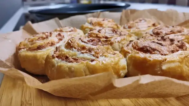 Слойки с колбасой 