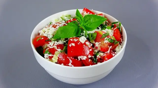 Закуска из помидоров и брынзы