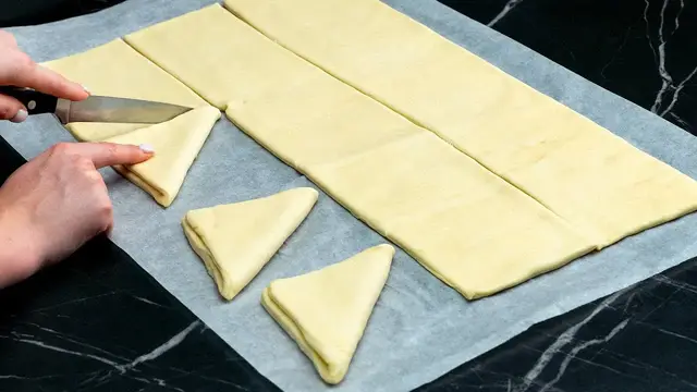 Слойки с джемом