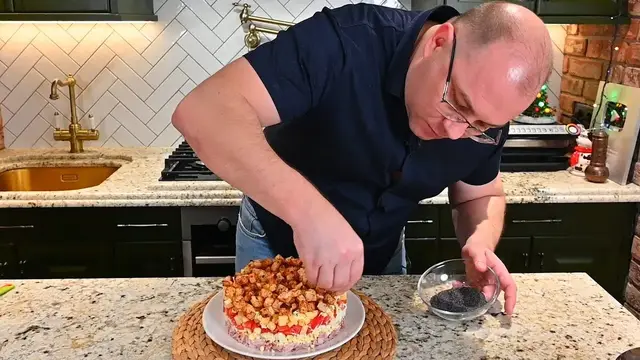 Очень вкусный салат с копченой курицей