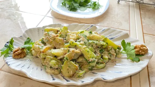 Отличный салат из кабачков на обед