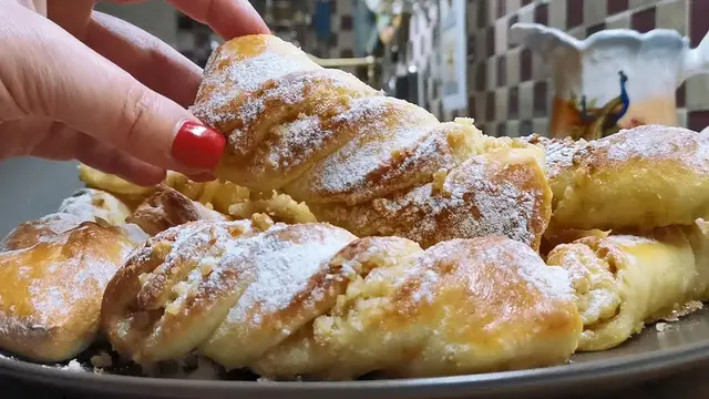 Плетёнки к чаю без дрожжей 