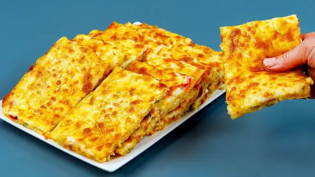 Картофельные конвертики с сыром и йогуртовым соусом
