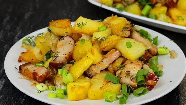 Вкуснейшая картошка по-селянски, ароматная и хрустящая