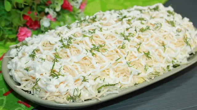 Очень вкусный рыбный салат за 10 минут