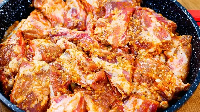 Свиные рёбрышки с клюквенным соусом в духовке