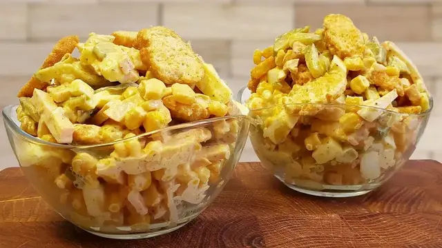 Вкусный, сытный, недорогой салат с сухариками на каждый день