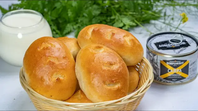 Пышные пирожки с рыбой и рисом