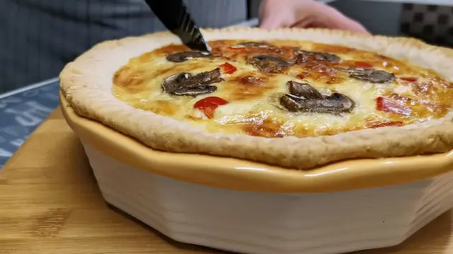 Заливной пирог с курицей и грибами