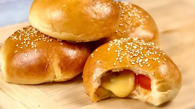 Домашние булочки с мясной начинкой
