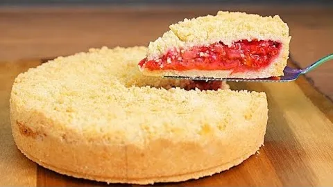 Очень вкусный насыпной пирог с ягодами