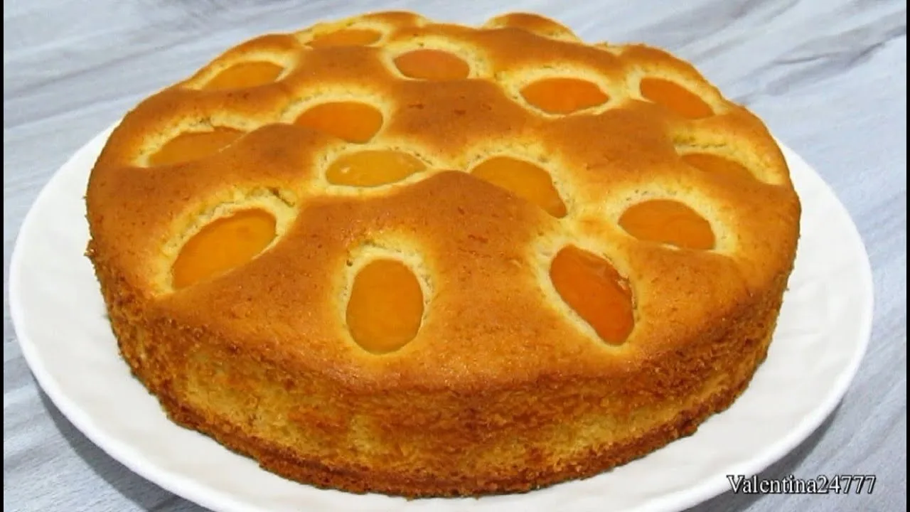 Пышный пирог с абрикосами