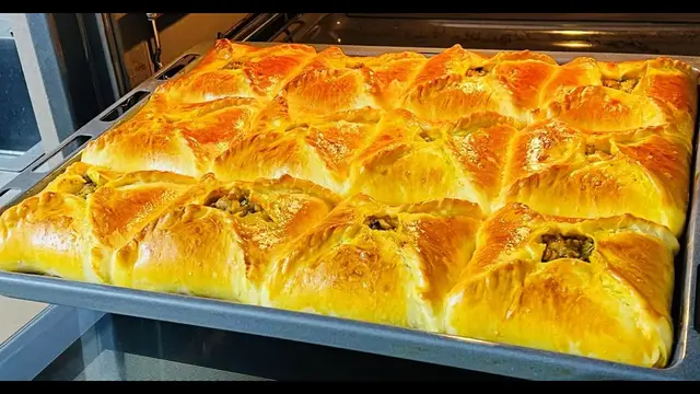 Дрожжевые конвертики с курицей и грибами