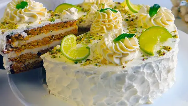 Морковный торт с творожным кремом