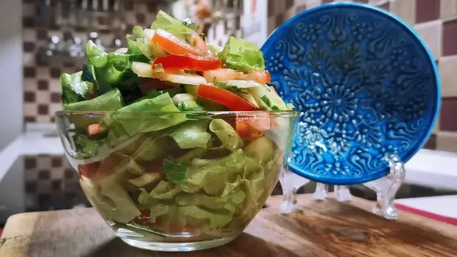 Лёгкий салат с яблоками