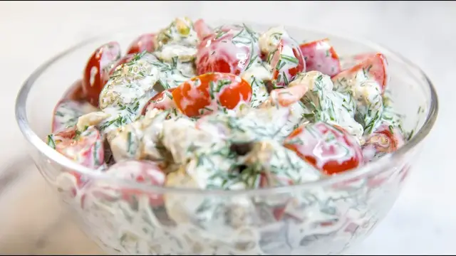 Невероятно вкусный салат с баклажаном
