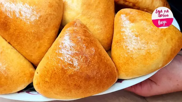 Пирожки с яйцом и зеленым луком в духовке