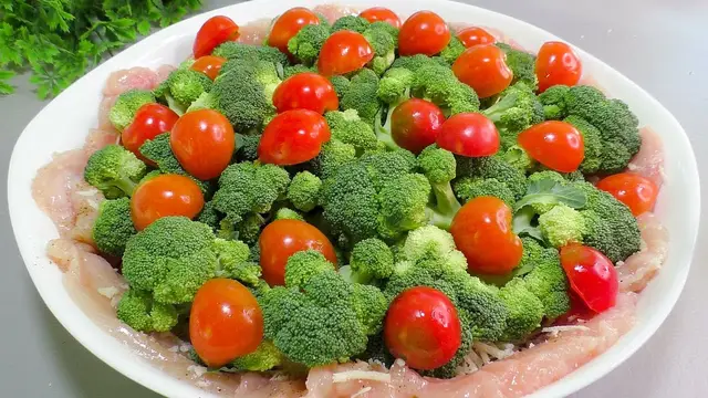 Брокколи с курицей в духовке