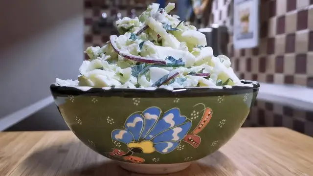 Салат с редькой и сметаной 