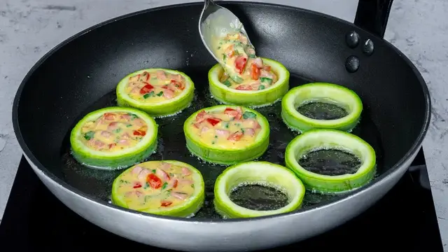 Кольца из кабачка с ветчиной