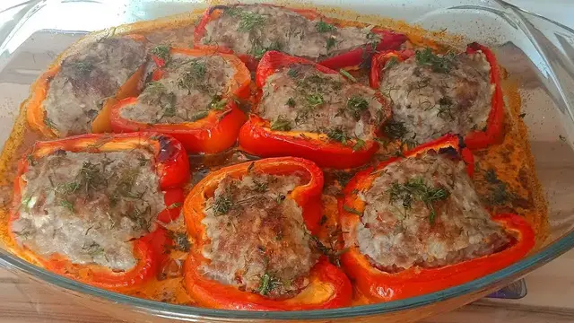 Фаршированные перцы в заливке