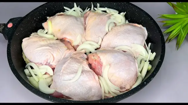 Куриные бедрышки в томатном соусе