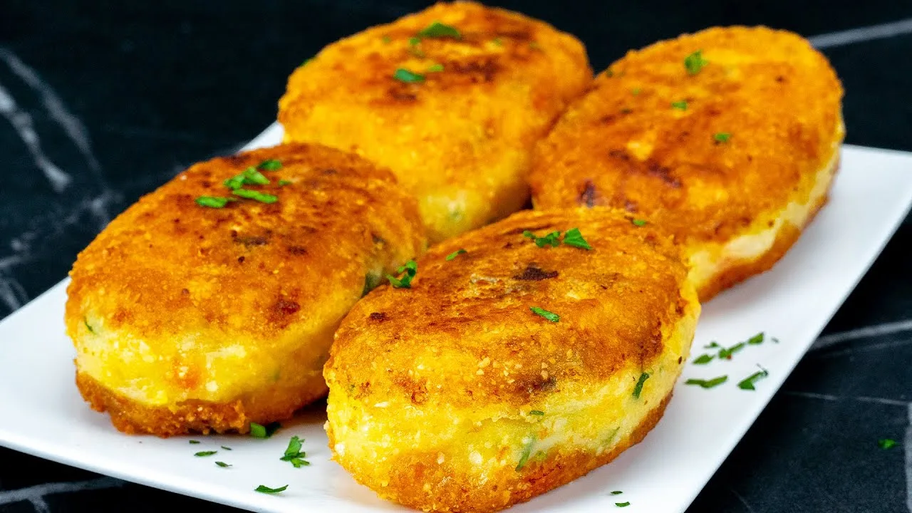 Картофельные котлеты с сосисками и сыром