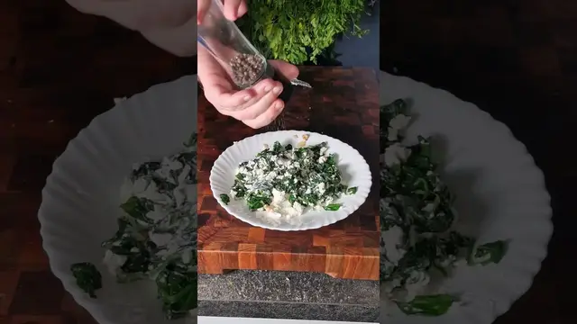 Лососевый рулет со шпинатом