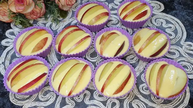 Слойки с персиком