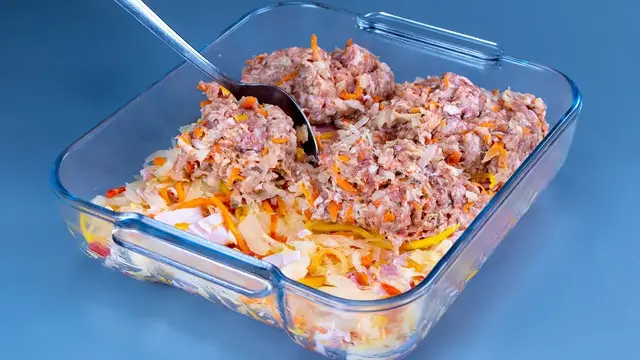 Запеканка из квашеной капусты и мясного фарша