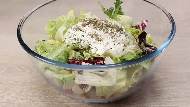 Салат с курицей и пармезаном на праздничный стол 
