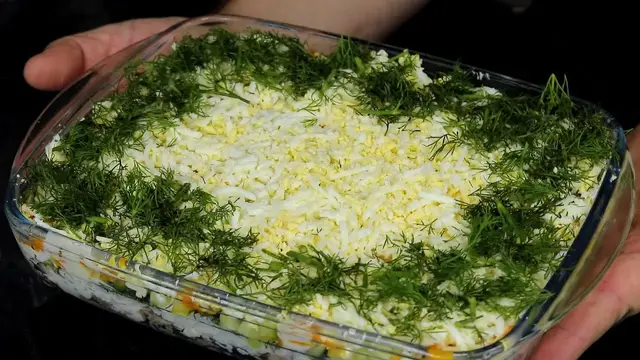 Слоеный салат со скумбрией