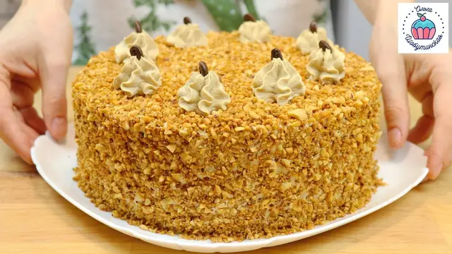 Ореховый торт с кофейным кремом и крокантом
