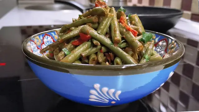 Салат-гарнир из фасоли 