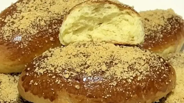 Сдобные булочки со штрейзелем