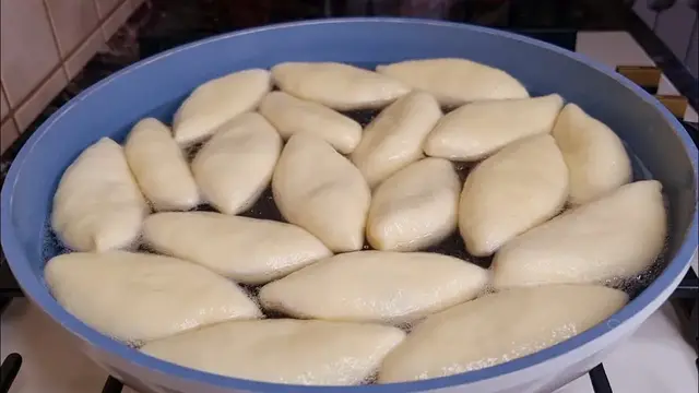 Пирожки со сгущёнкой