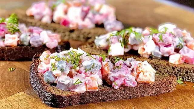 Закуска с селедкой