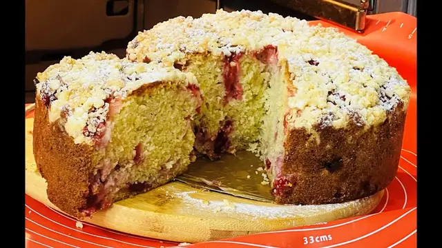 Пирог с клубникой к чаю