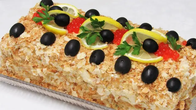 Вкусный закусочный торт на Новый год