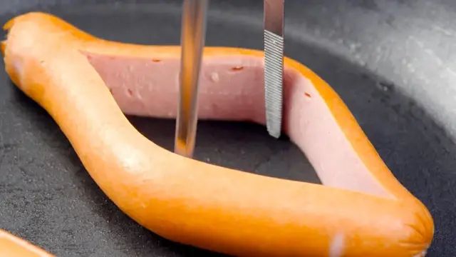 Яичница с сосисками 
