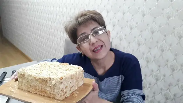 Слоёный закусочный торт Наполеон с курицей и грибами