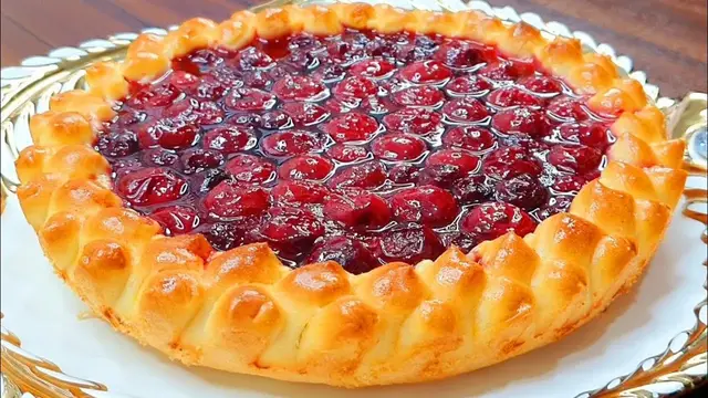 Пироги с вишней в духовке