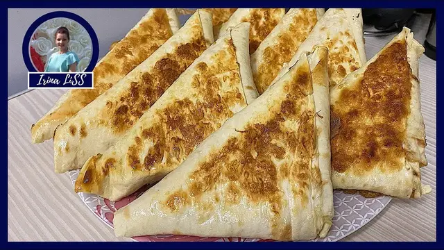 Конвертики из лаваша с капустой на сковороде 