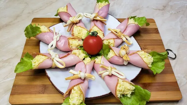 Закуска с ветчиной на праздничный стол 