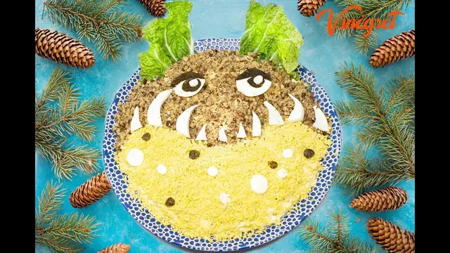 Праздничный салат с языком, шинкой и маринованными грибами